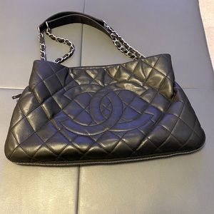 SOLD Chanel Caviar Quilted Expandable Zip Shoulder